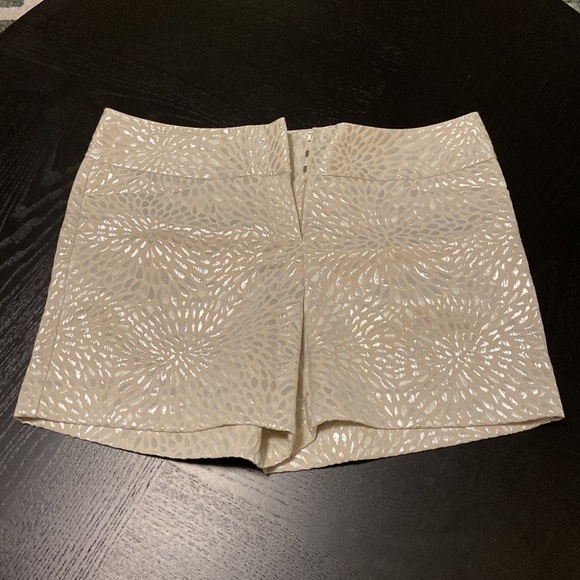 The Limited Pants - NWOT The Limited Cassidy Fit Sparkle Leaf Shorts